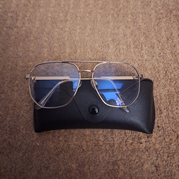 H&M FASHION FRAMES. - Picture 2 of 2